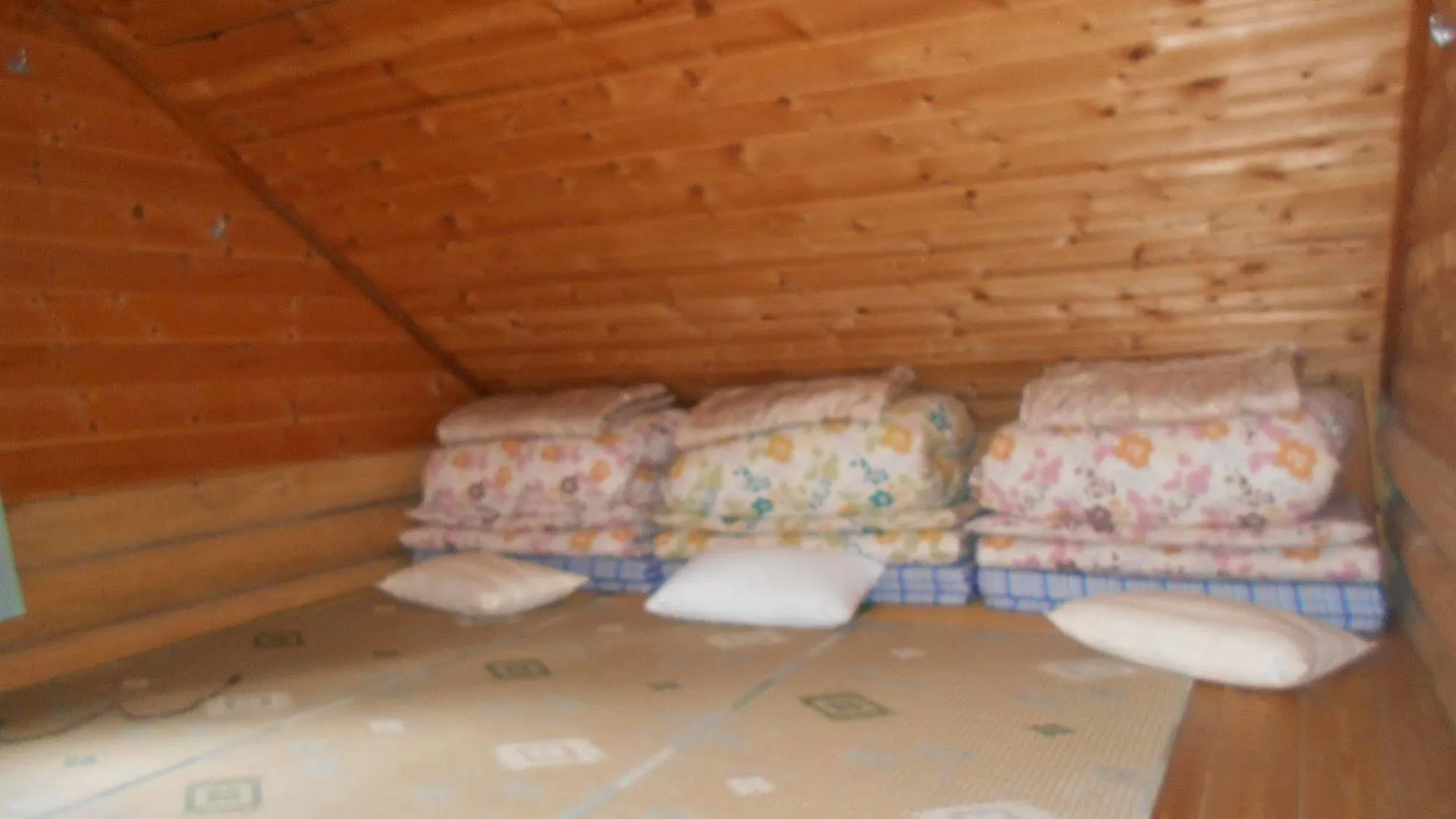 Log Yukari Guest House Furano